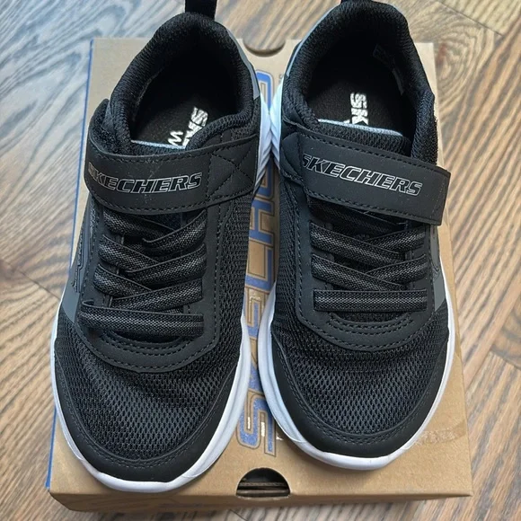 NWT Sketchers preschooler shoes, 10.5 W - Picture 2 of 5